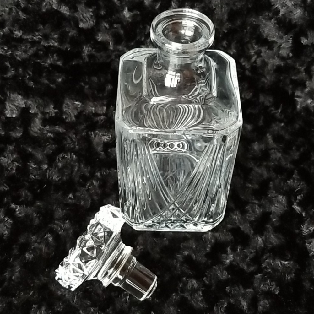 Vintage Glass Crystal Liquor or Wine Decanter with Stopper - Picture 3 of 6